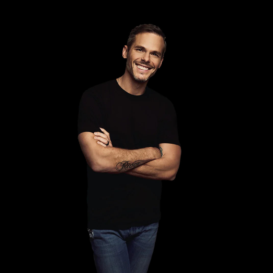Large Photo of Granger Smith by himself wearing blue jeans and a black t-shirt